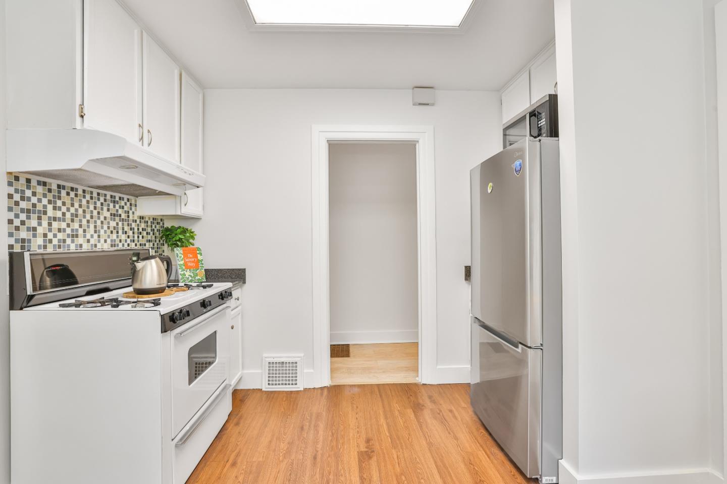 Detail Gallery Image 11 of 37 For 20 Clayton, San Jose,  CA 95110 - 2 Beds | 2 Baths