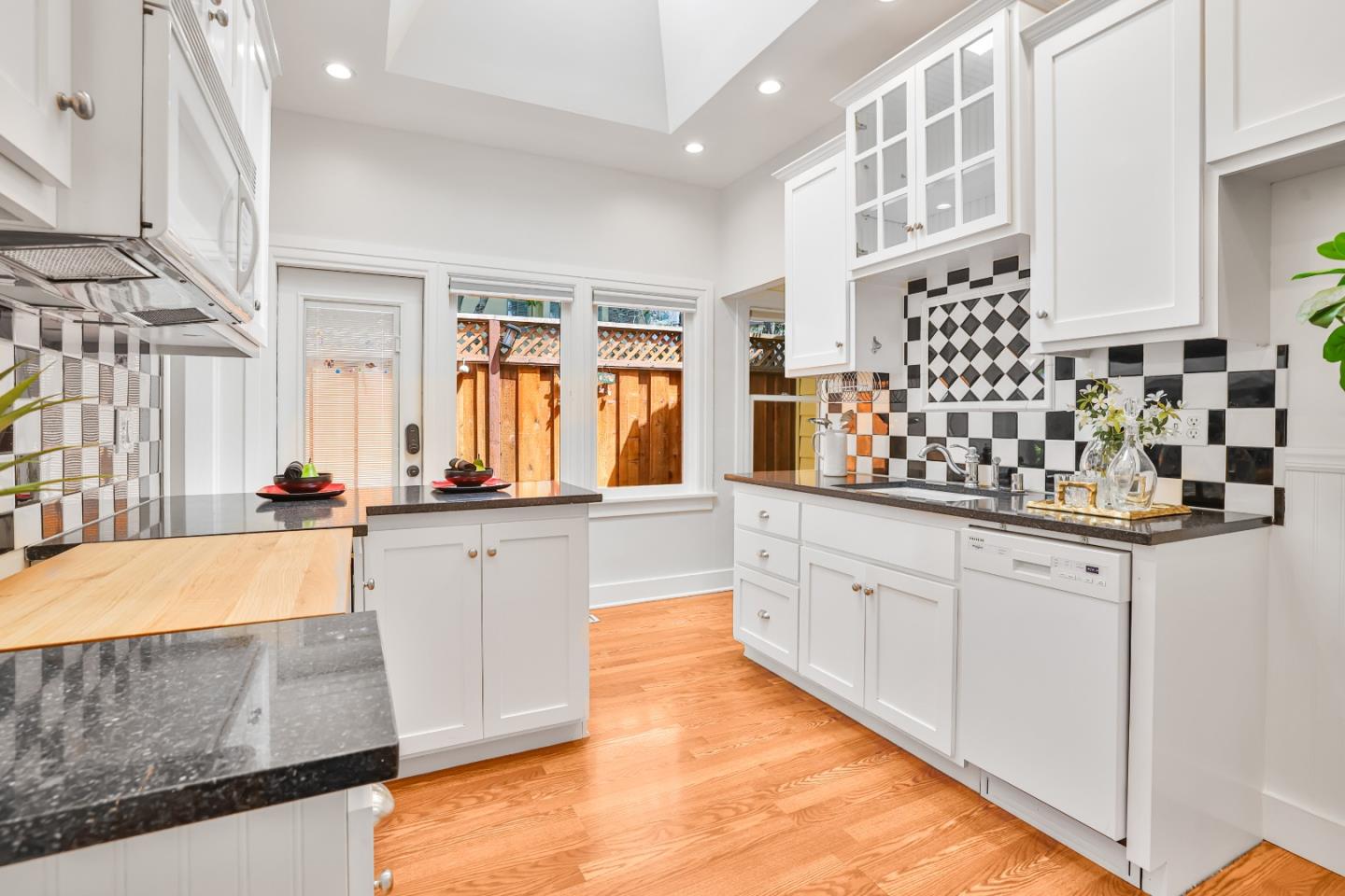 Detail Gallery Image 18 of 37 For 20 Clayton, San Jose,  CA 95110 - 2 Beds | 2 Baths