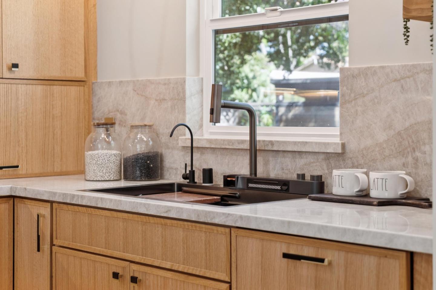 Detail Gallery Image 11 of 70 For 215 Lauella Ct, Mountain View,  CA 94041 - 3 Beds | 2/1 Baths