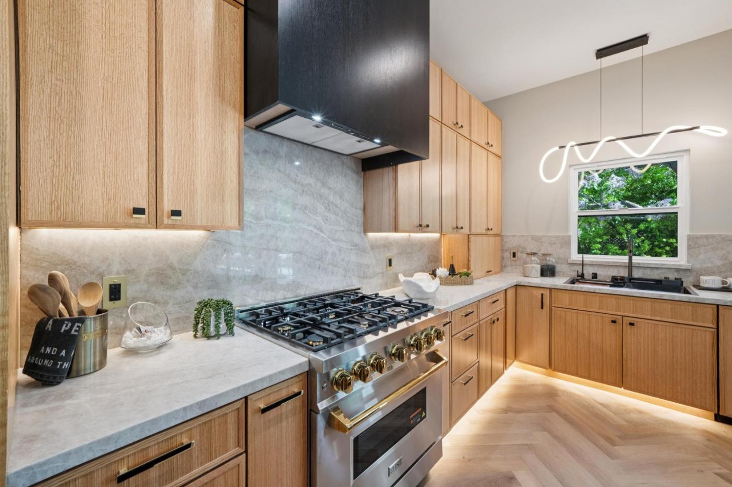 Detail Gallery Image 12 of 70 For 215 Lauella Ct, Mountain View,  CA 94041 - 3 Beds | 2/1 Baths