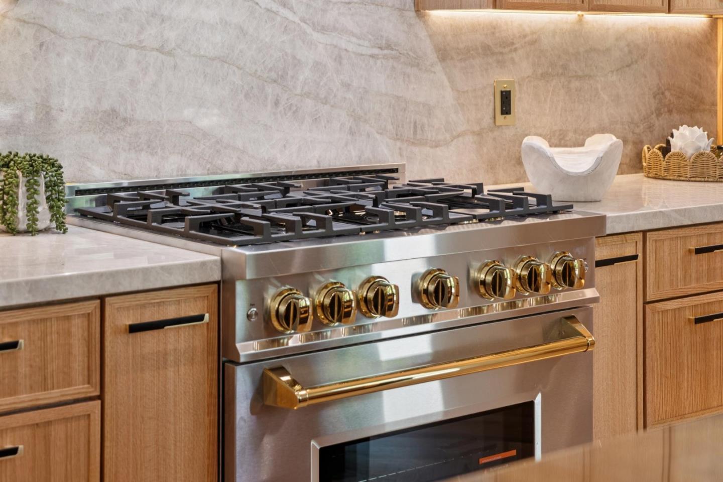 Detail Gallery Image 15 of 70 For 215 Lauella Ct, Mountain View,  CA 94041 - 3 Beds | 2/1 Baths