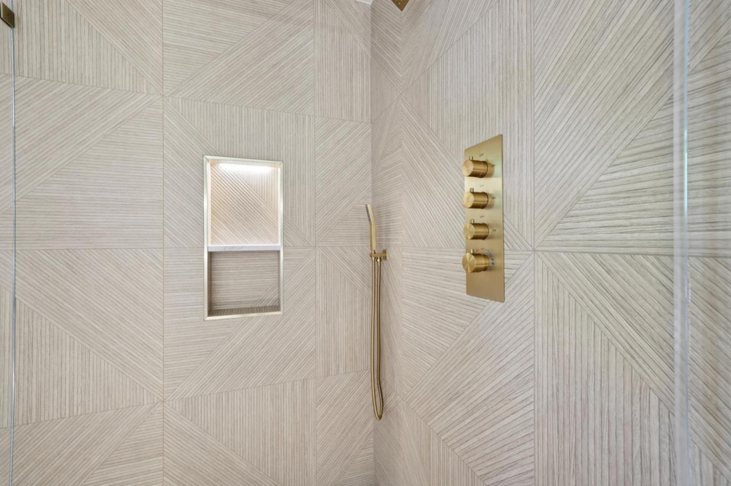 Detail Gallery Image 42 of 70 For 215 Lauella Ct, Mountain View,  CA 94041 - 3 Beds | 2/1 Baths