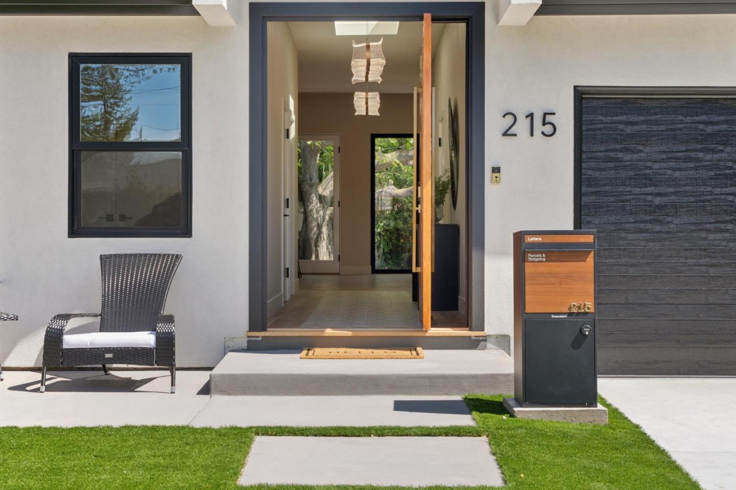 Detail Gallery Image 5 of 70 For 215 Lauella Ct, Mountain View,  CA 94041 - 3 Beds | 2/1 Baths