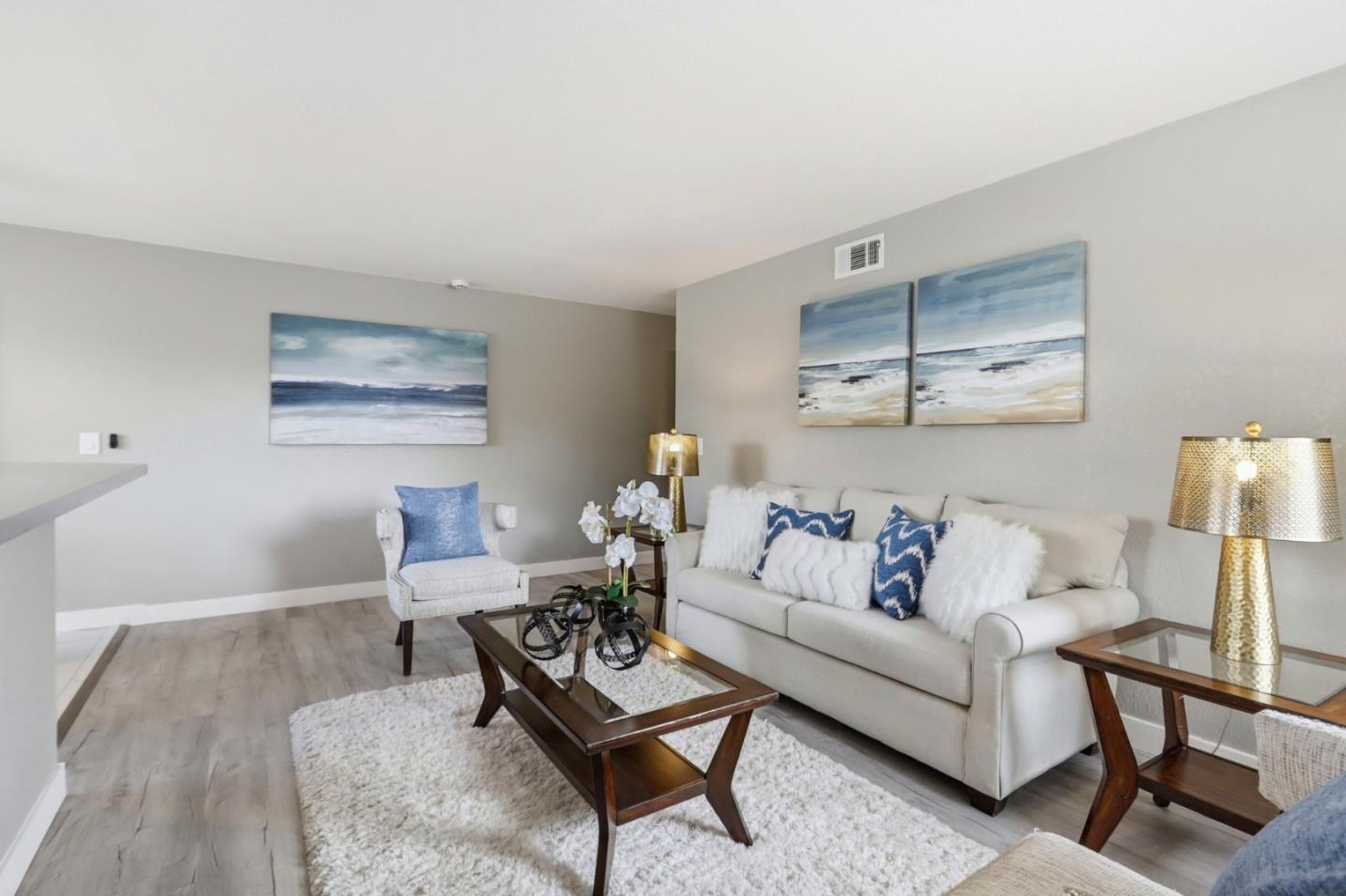 Detail Gallery Image 3 of 29 For 5467 Spinnaker Walkway #4,  San Jose,  CA 95123 - 2 Beds | 1 Baths