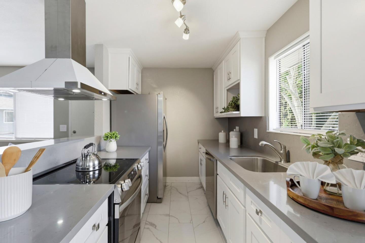 Detail Gallery Image 5 of 29 For 5467 Spinnaker Walkway #4,  San Jose,  CA 95123 - 2 Beds | 1 Baths