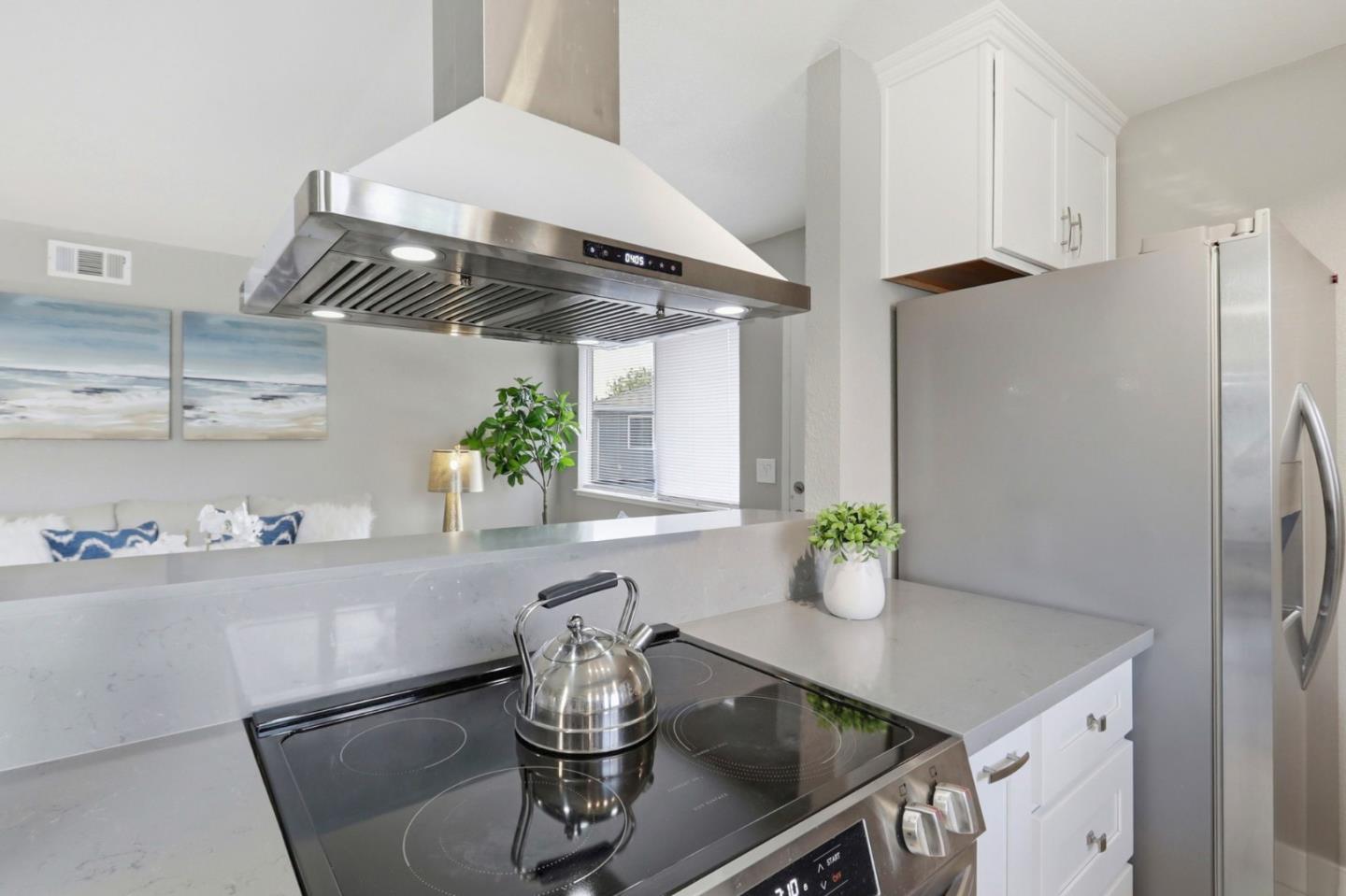 Detail Gallery Image 6 of 29 For 5467 Spinnaker Walkway #4,  San Jose,  CA 95123 - 2 Beds | 1 Baths