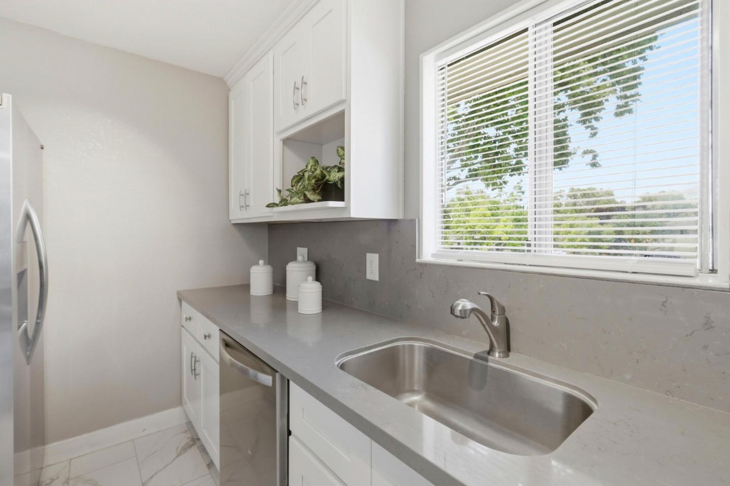 Detail Gallery Image 7 of 29 For 5467 Spinnaker Walkway #4,  San Jose,  CA 95123 - 2 Beds | 1 Baths