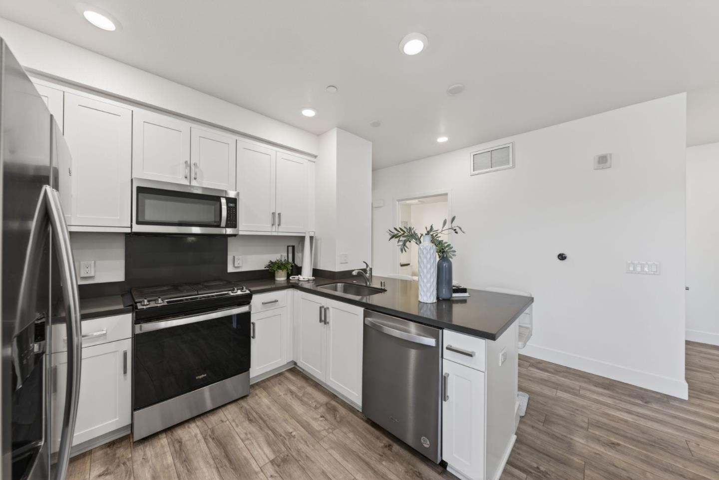 Detail Gallery Image 7 of 34 For 42111 Osgood #404,  Fremont,  CA 94539 - 3 Beds | 2 Baths