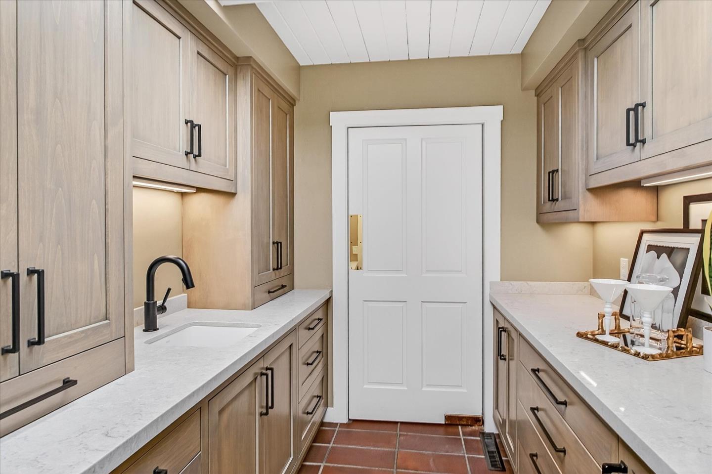 Detail Gallery Image 14 of 40 For 18570 Oak Dr, Monte Sereno,  CA 95030 - 5 Beds | 3 Baths