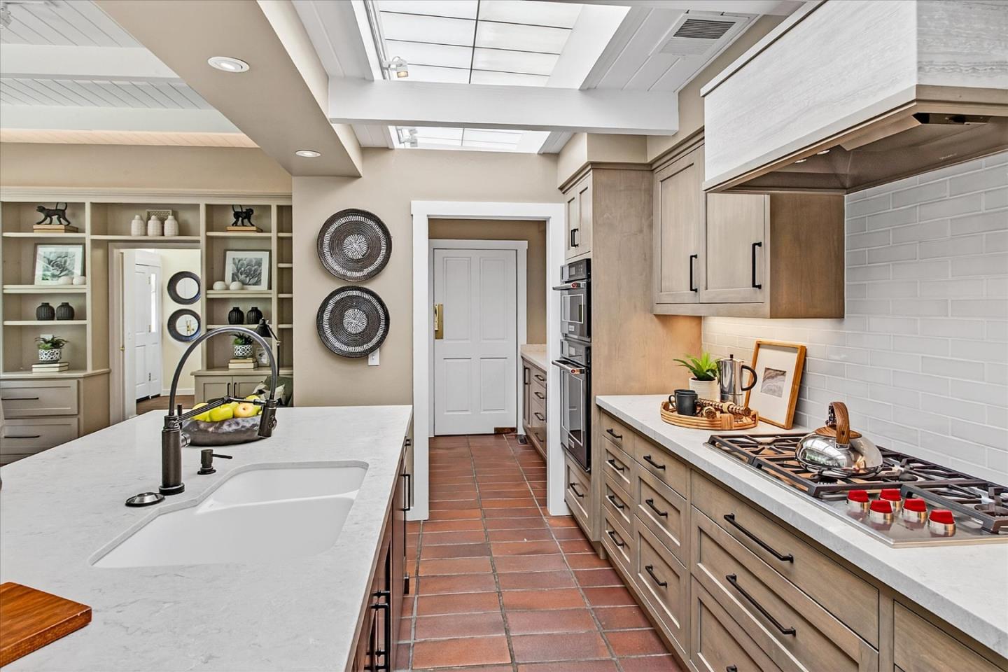 Detail Gallery Image 17 of 40 For 18570 Oak Dr, Monte Sereno,  CA 95030 - 5 Beds | 3 Baths