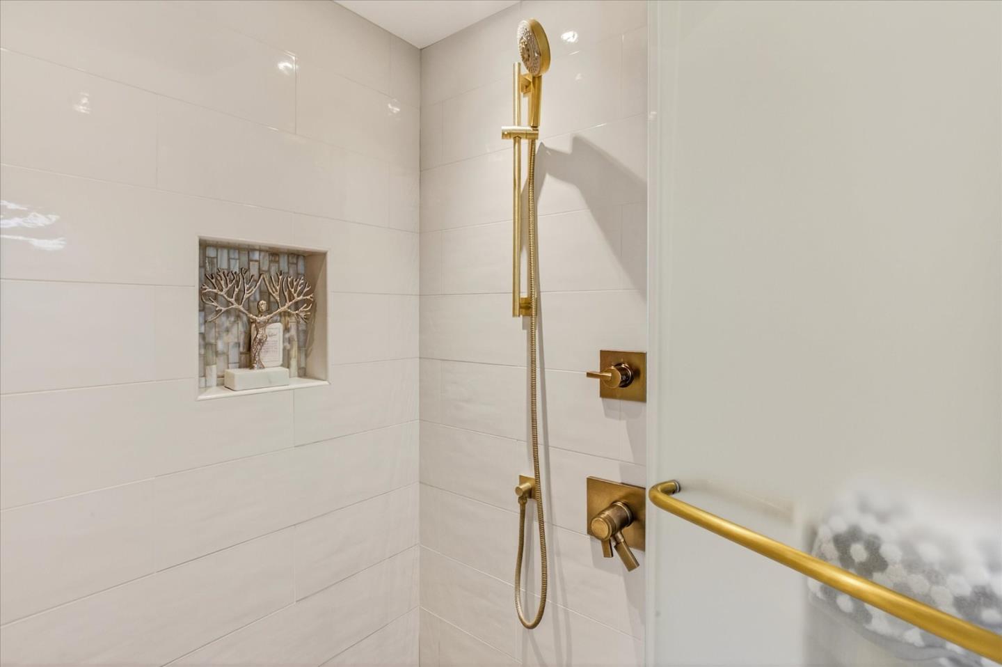 Detail Gallery Image 26 of 40 For 18570 Oak Dr, Monte Sereno,  CA 95030 - 5 Beds | 3 Baths