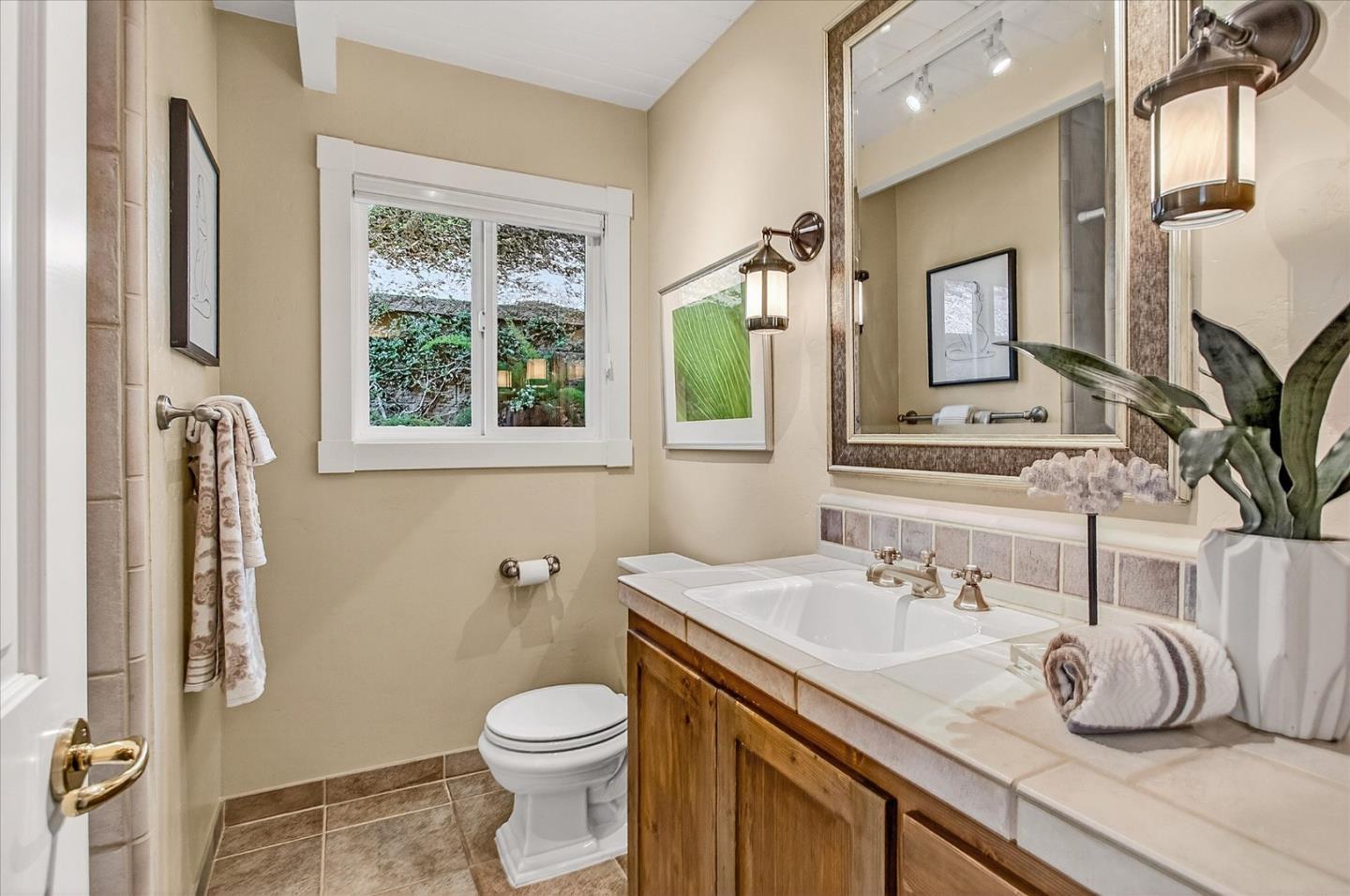 Detail Gallery Image 31 of 40 For 18570 Oak Dr, Monte Sereno,  CA 95030 - 5 Beds | 3 Baths