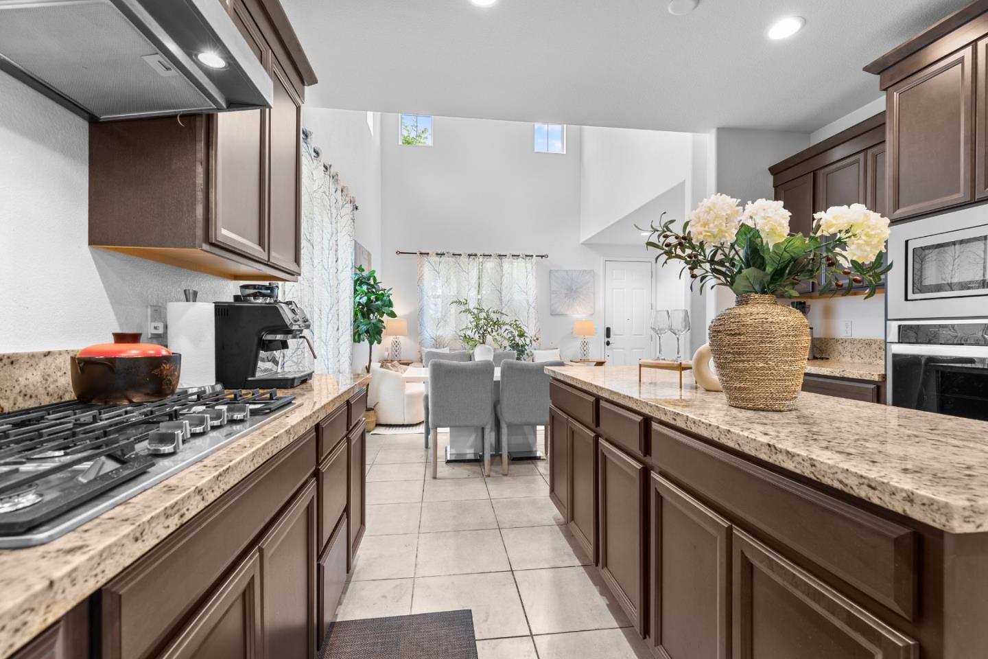 Detail Gallery Image 14 of 39 For 47520 Kinner Falls Cmn, Fremont,  CA 94539 - 3 Beds | 3/1 Baths