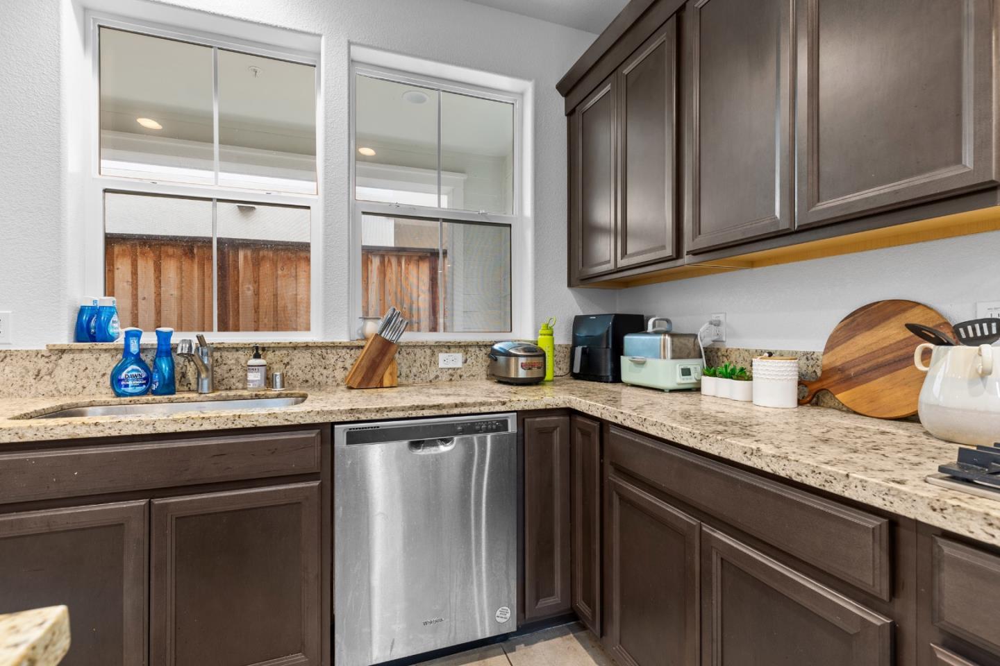 Detail Gallery Image 15 of 39 For 47520 Kinner Falls Cmn, Fremont,  CA 94539 - 3 Beds | 3/1 Baths