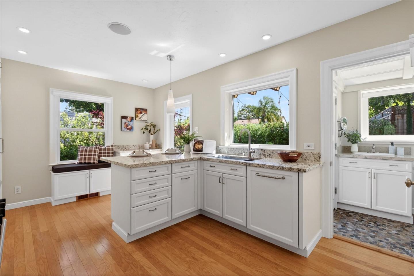 Detail Gallery Image 13 of 58 For 1315 James Ave, Redwood City,  CA 94062 - 2 Beds | 1/1 Baths