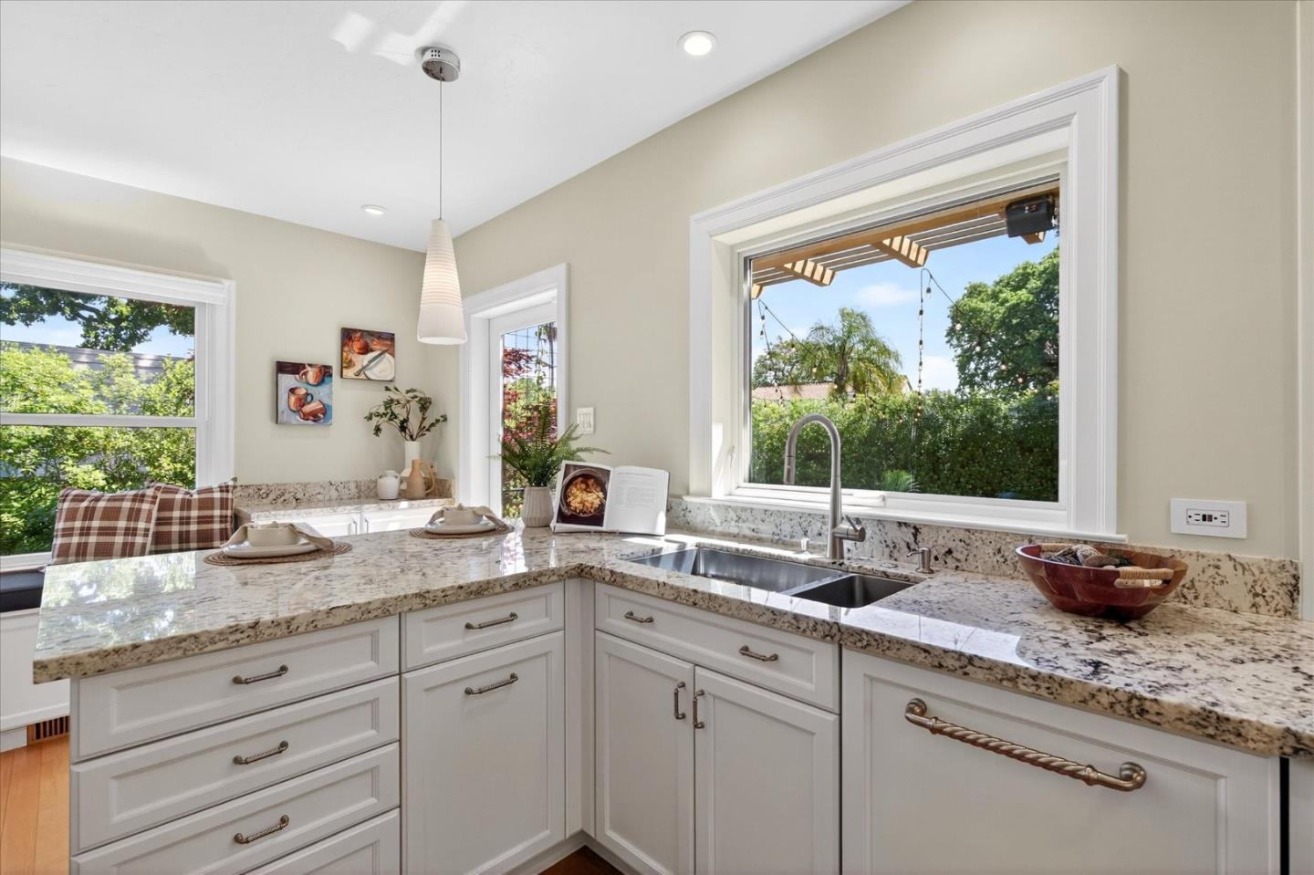 Detail Gallery Image 17 of 58 For 1315 James Ave, Redwood City,  CA 94062 - 2 Beds | 1/1 Baths