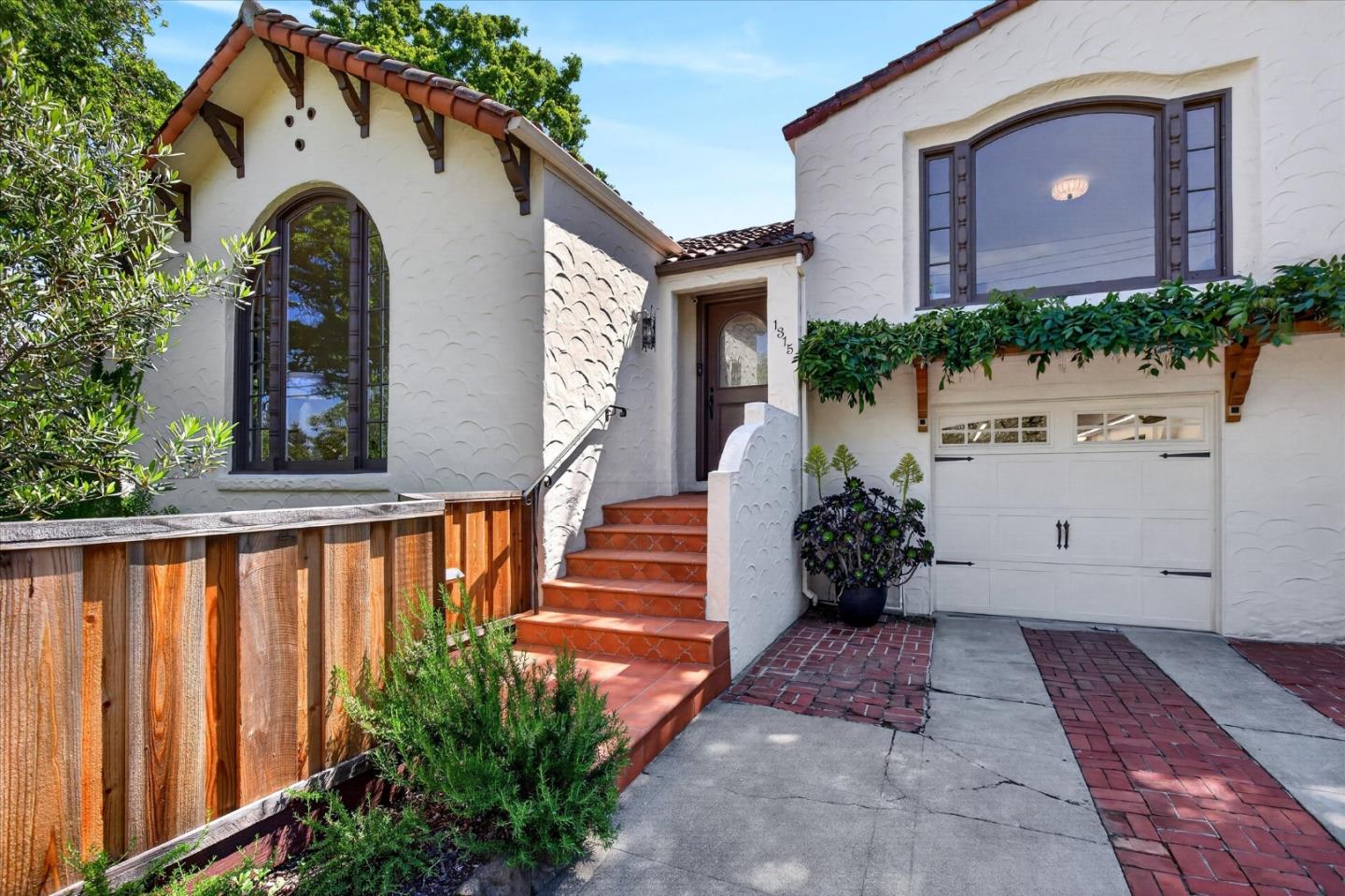 Detail Gallery Image 2 of 58 For 1315 James Ave, Redwood City,  CA 94062 - 2 Beds | 1/1 Baths