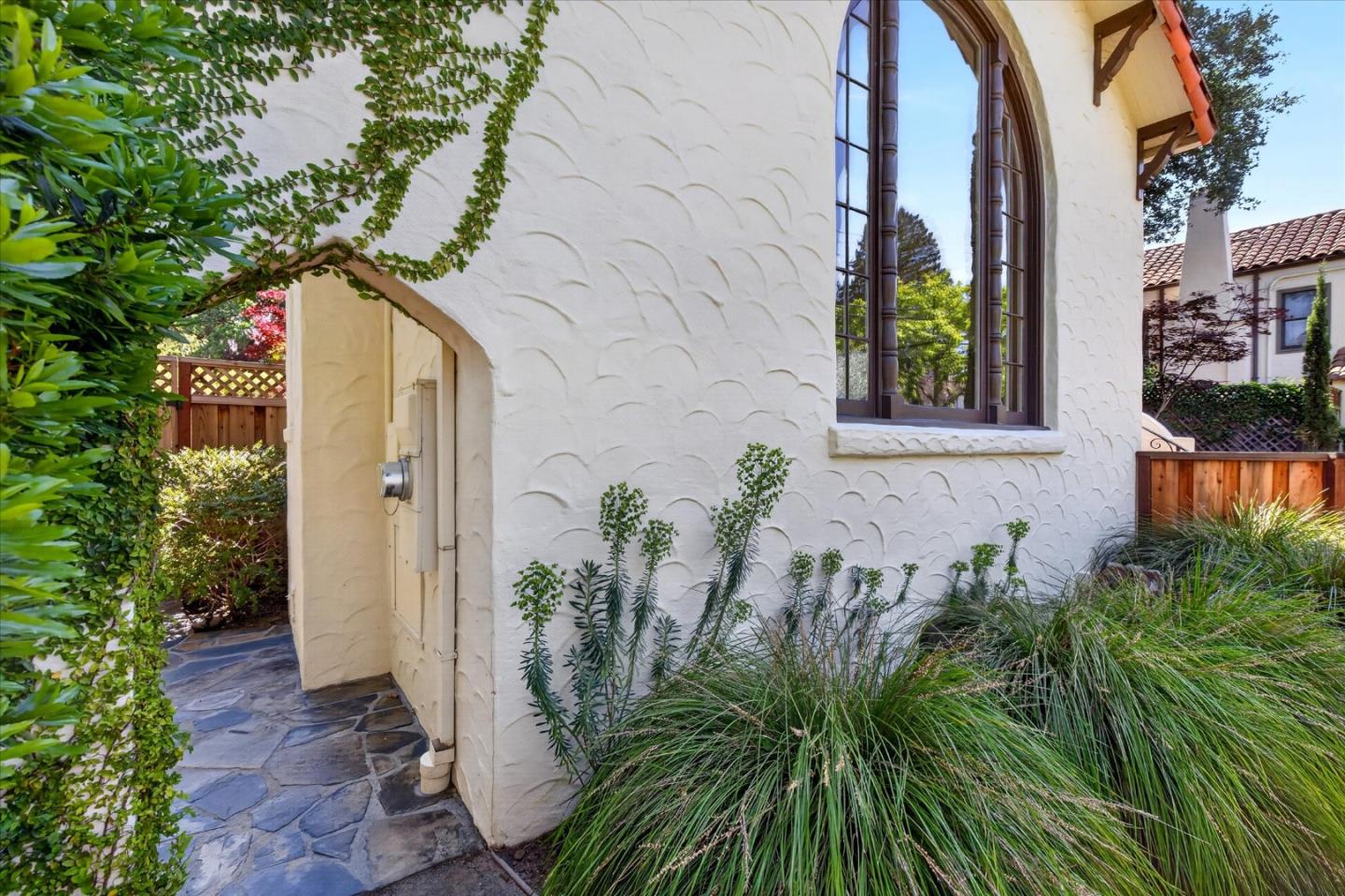 Detail Gallery Image 46 of 58 For 1315 James Ave, Redwood City,  CA 94062 - 2 Beds | 1/1 Baths