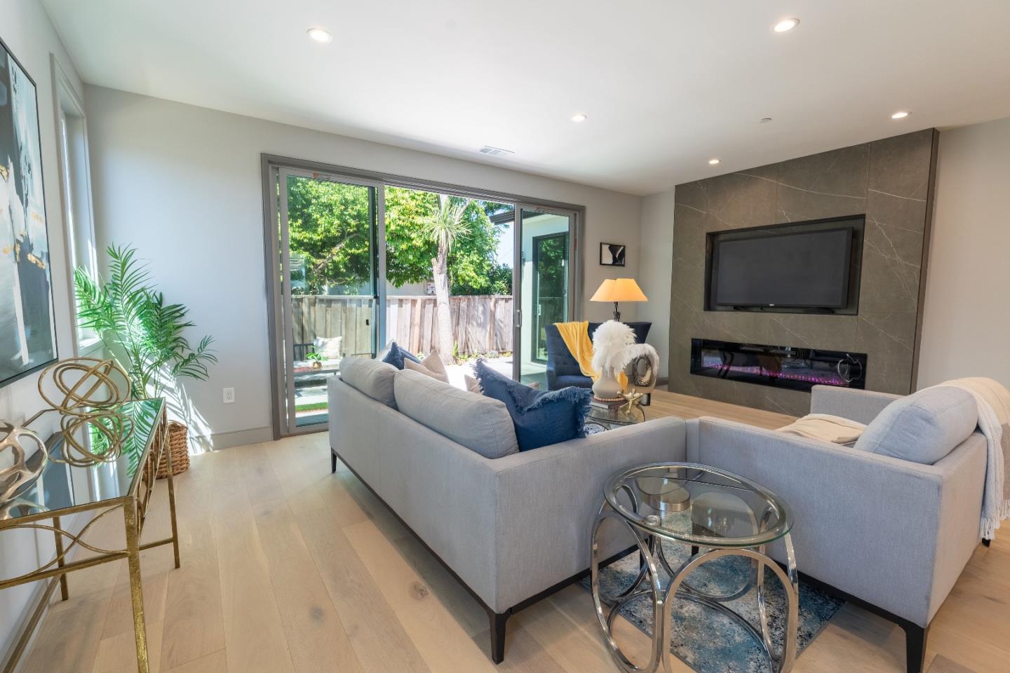 Detail Gallery Image 10 of 29 For 741 Borregas Ave, Sunnyvale,  CA 94085 - 3 Beds | 3 Baths