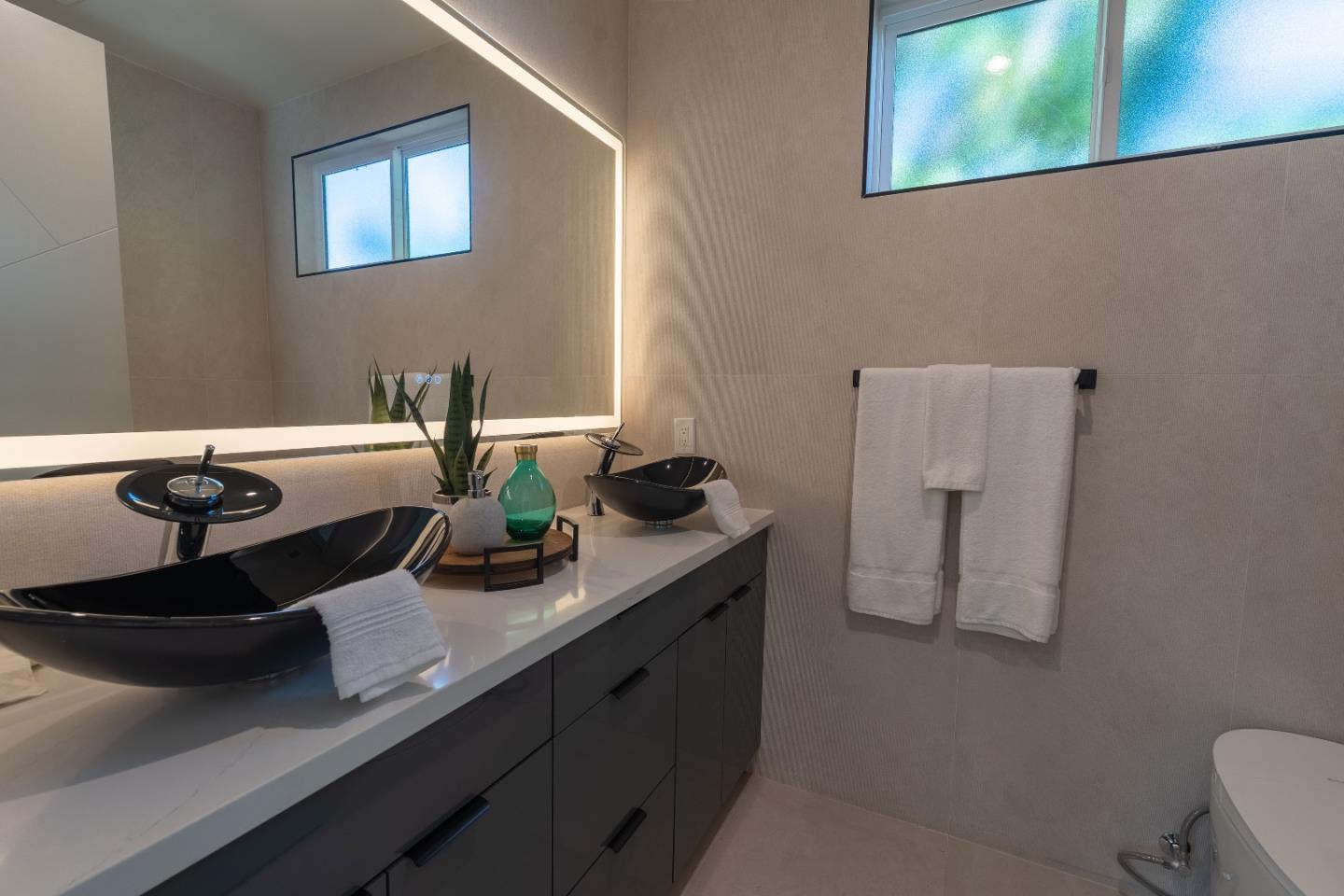 Detail Gallery Image 17 of 29 For 741 Borregas Ave, Sunnyvale,  CA 94085 - 3 Beds | 3 Baths