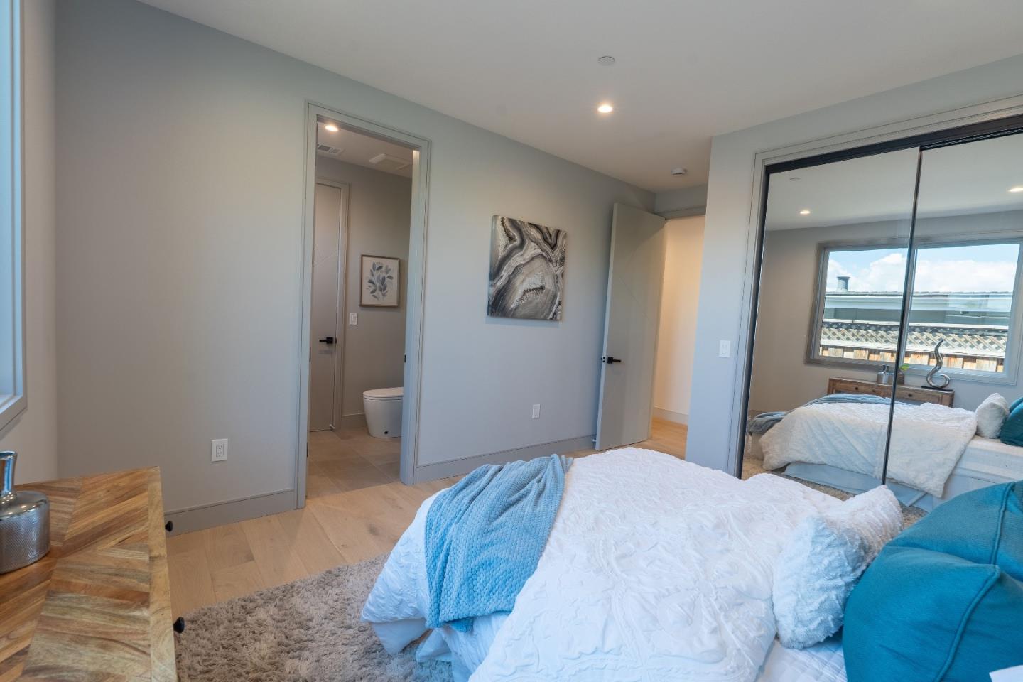 Detail Gallery Image 19 of 29 For 741 Borregas Ave, Sunnyvale,  CA 94085 - 3 Beds | 3 Baths