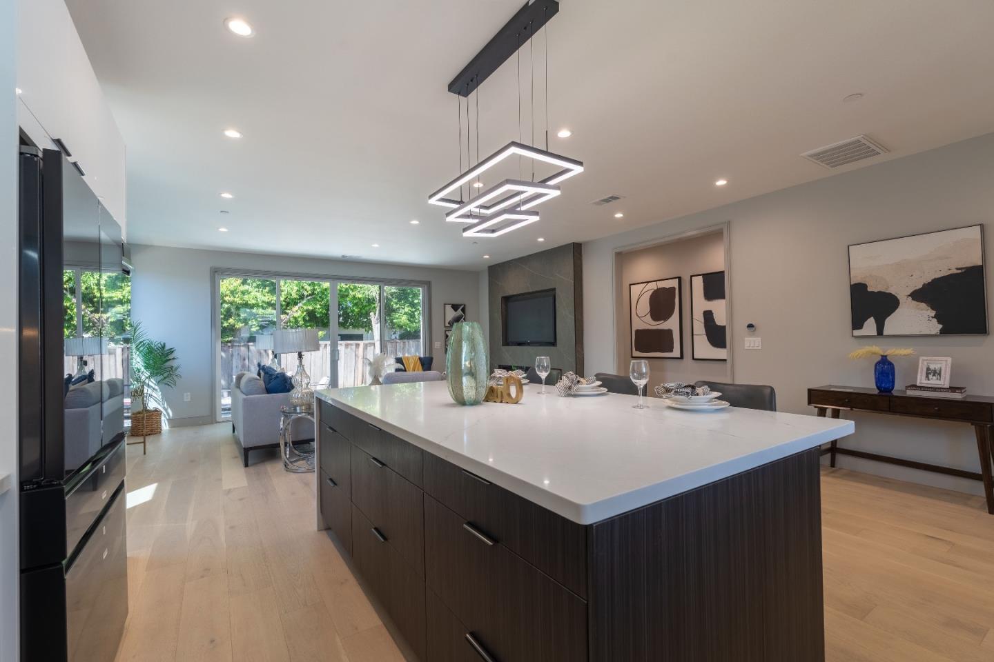 Detail Gallery Image 4 of 29 For 741 Borregas Ave, Sunnyvale,  CA 94085 - 3 Beds | 3 Baths