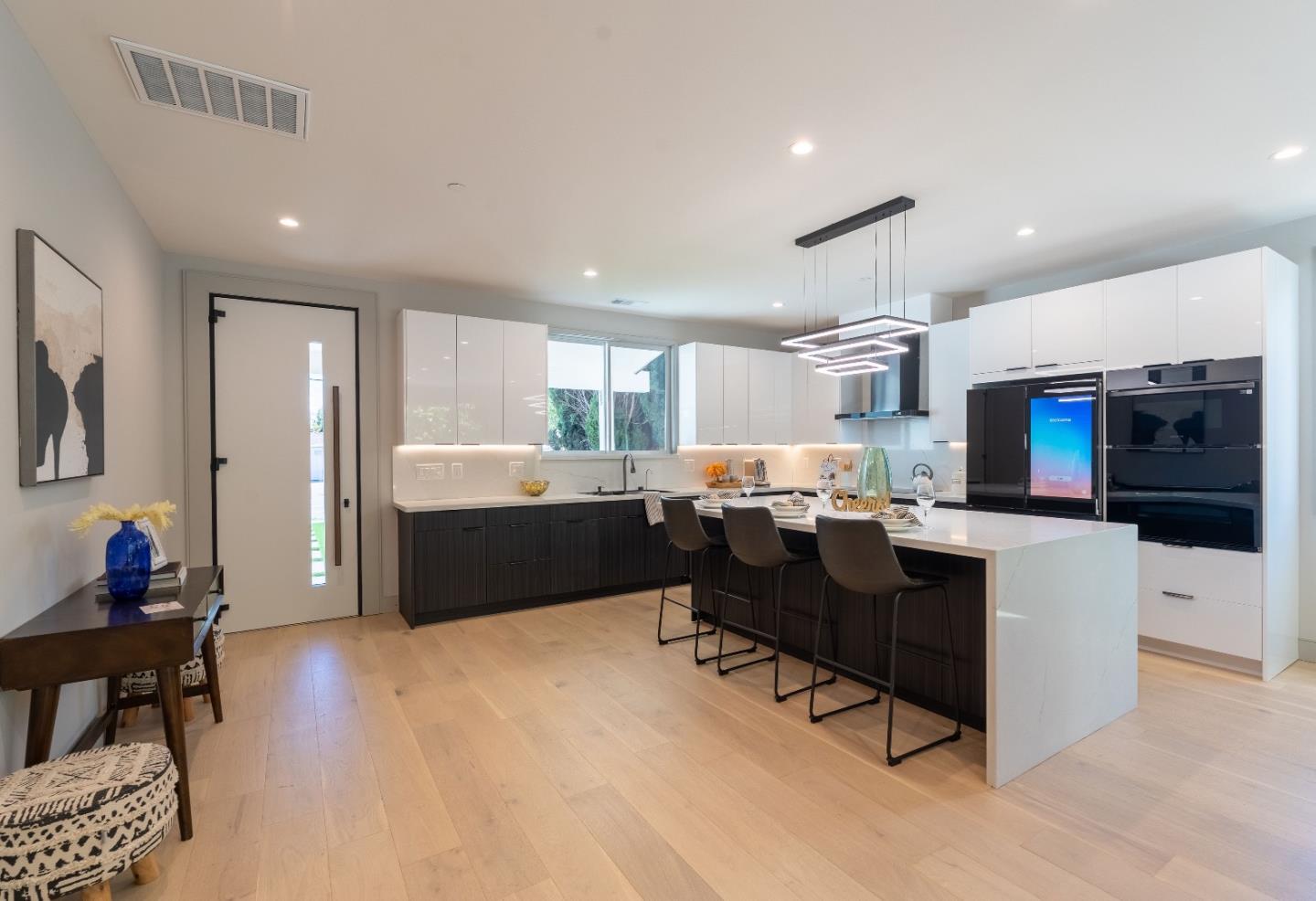 Detail Gallery Image 6 of 29 For 741 Borregas Ave, Sunnyvale,  CA 94085 - 3 Beds | 3 Baths