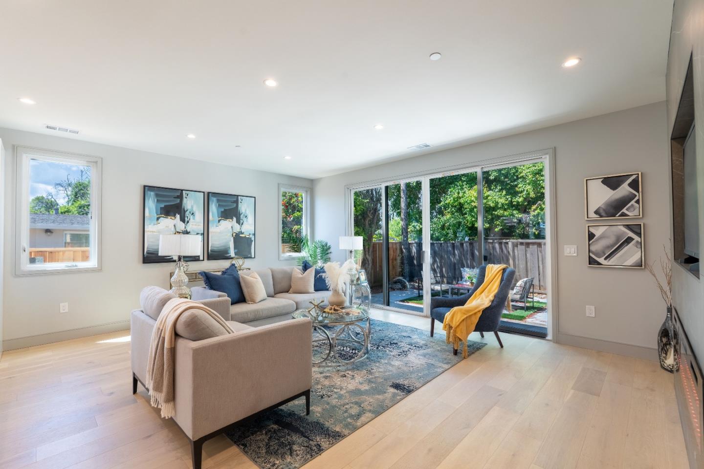 Detail Gallery Image 7 of 29 For 741 Borregas Ave, Sunnyvale,  CA 94085 - 3 Beds | 3 Baths