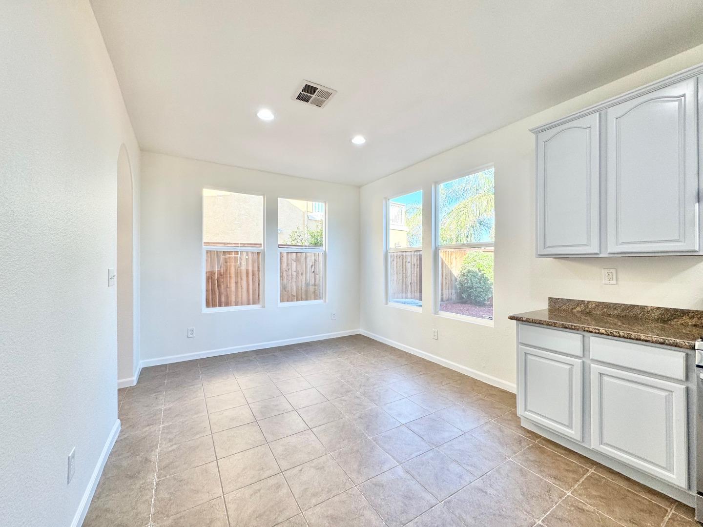 Detail Gallery Image 13 of 28 For 544 Rockingham Ct, Tracy,  CA 95376 - 3 Beds | 2/1 Baths