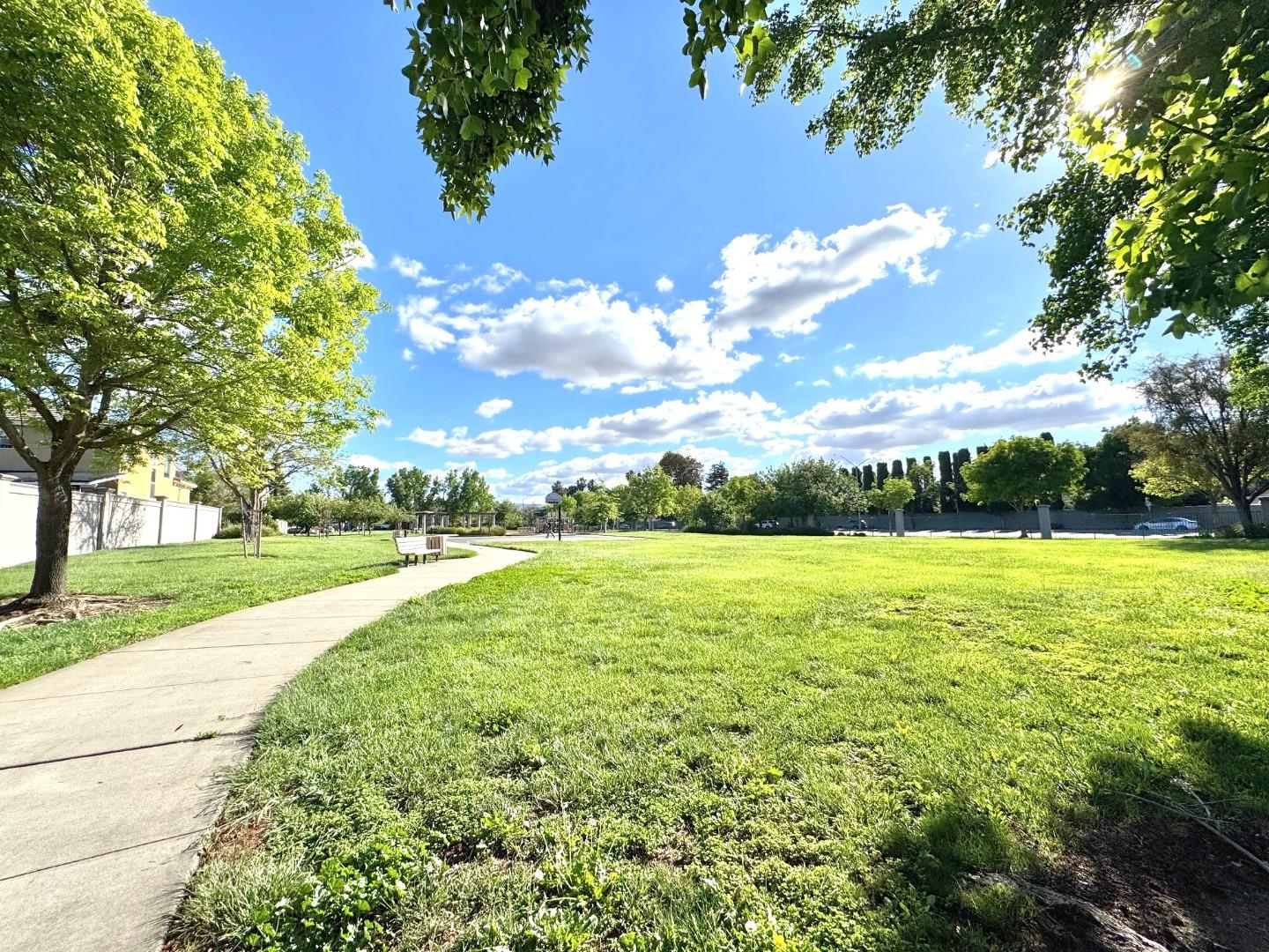 Detail Gallery Image 26 of 28 For 544 Rockingham Ct, Tracy,  CA 95376 - 3 Beds | 2/1 Baths