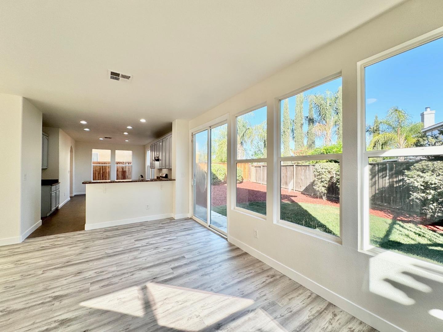Detail Gallery Image 7 of 28 For 544 Rockingham Ct, Tracy,  CA 95376 - 3 Beds | 2/1 Baths
