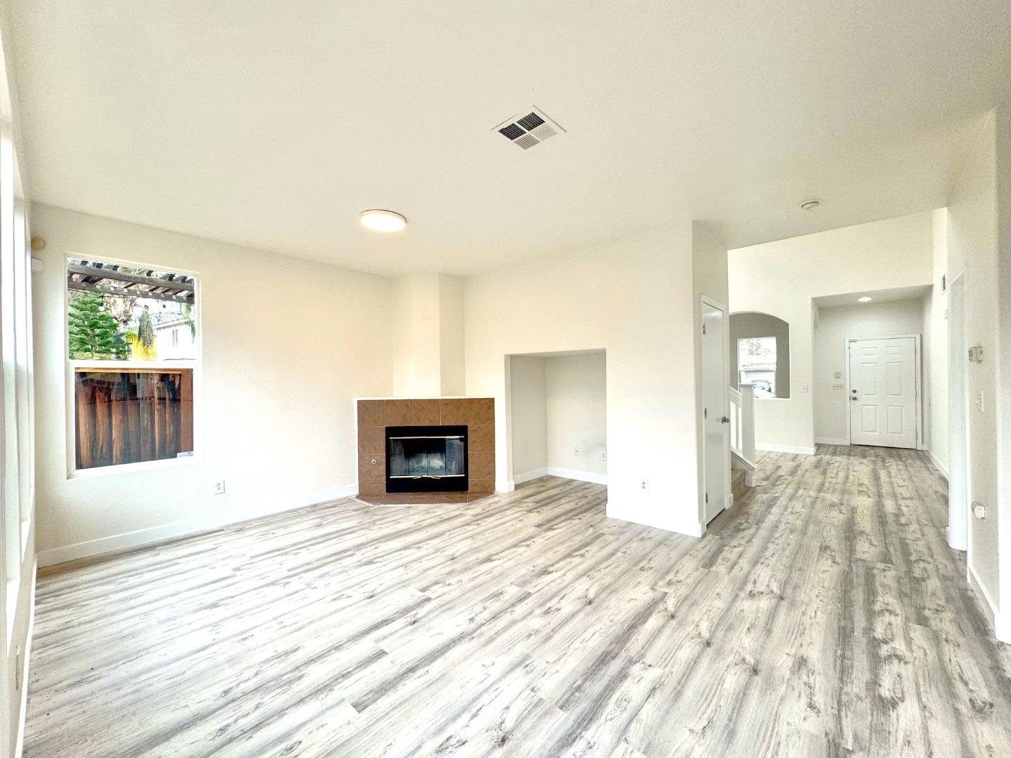 Detail Gallery Image 8 of 28 For 544 Rockingham Ct, Tracy,  CA 95376 - 3 Beds | 2/1 Baths