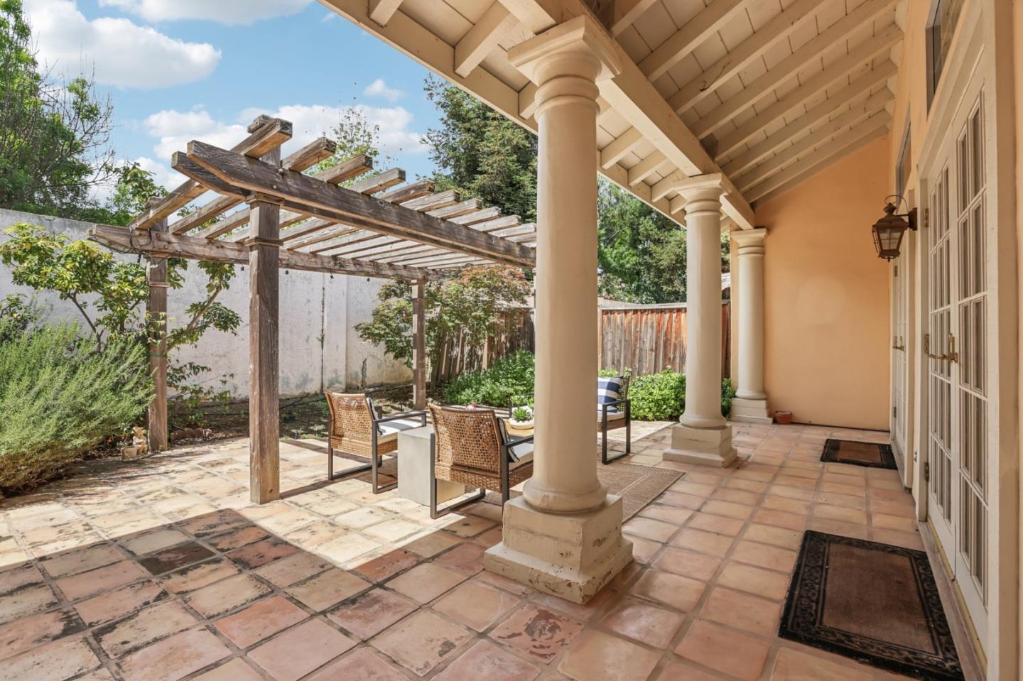 Detail Gallery Image 11 of 43 For 801 Rebecca Privada, Mountain View,  CA 94040 - 3 Beds | 2 Baths