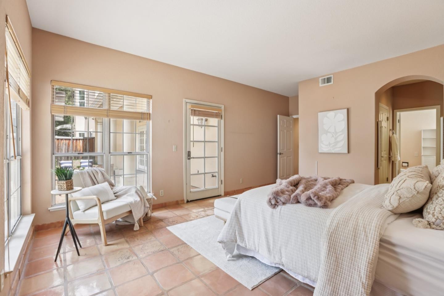 Detail Gallery Image 13 of 43 For 801 Rebecca Privada, Mountain View,  CA 94040 - 3 Beds | 2 Baths