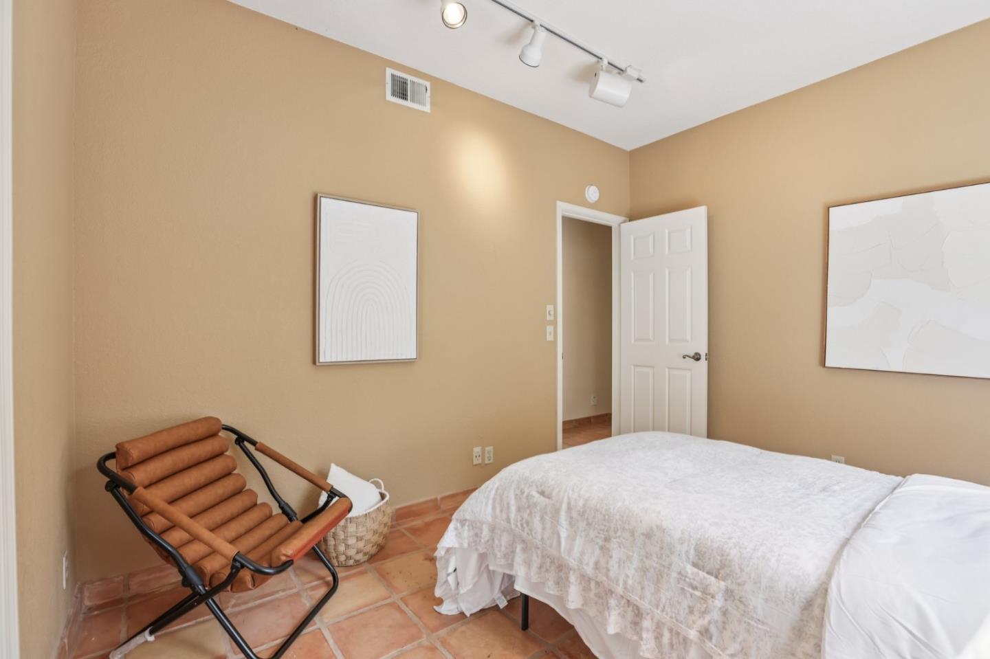 Detail Gallery Image 22 of 43 For 801 Rebecca Privada, Mountain View,  CA 94040 - 3 Beds | 2 Baths