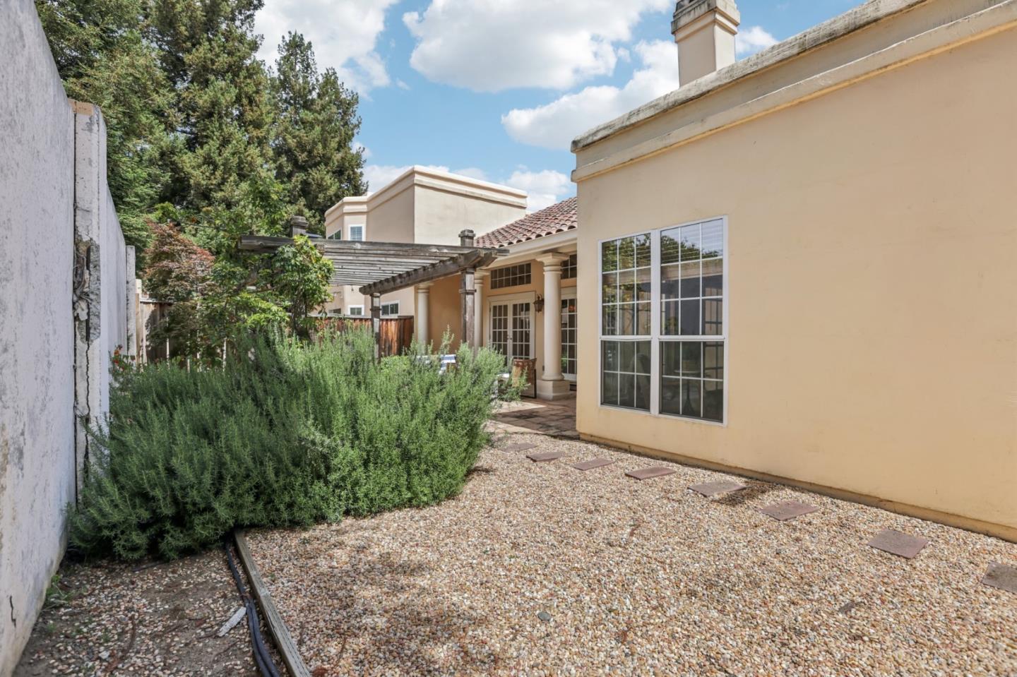 Detail Gallery Image 33 of 43 For 801 Rebecca Privada, Mountain View,  CA 94040 - 3 Beds | 2 Baths