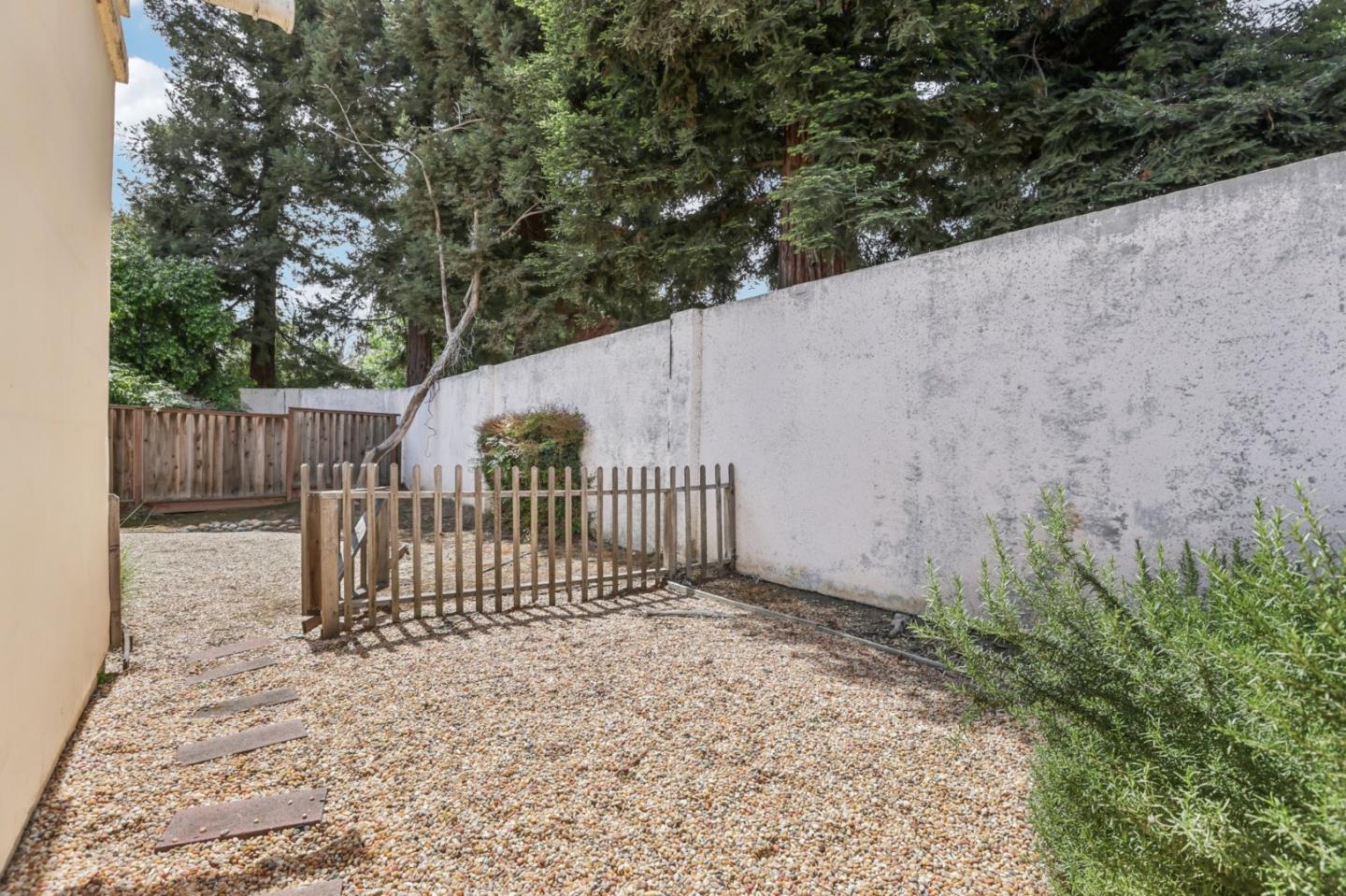 Detail Gallery Image 34 of 43 For 801 Rebecca Privada, Mountain View,  CA 94040 - 3 Beds | 2 Baths