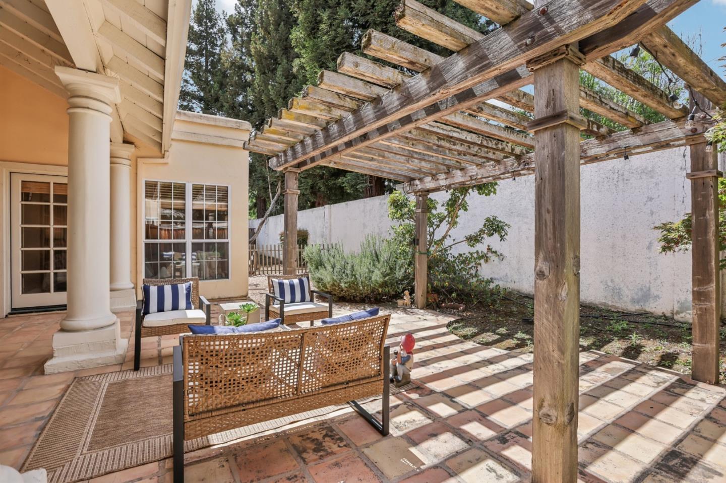 Detail Gallery Image 8 of 43 For 801 Rebecca Privada, Mountain View,  CA 94040 - 3 Beds | 2 Baths