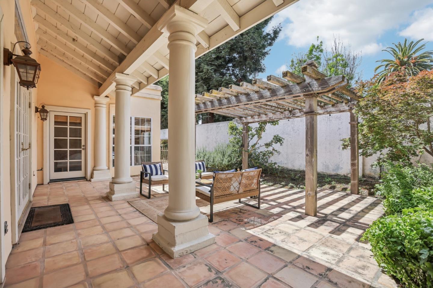 Detail Gallery Image 9 of 43 For 801 Rebecca Privada, Mountain View,  CA 94040 - 3 Beds | 2 Baths