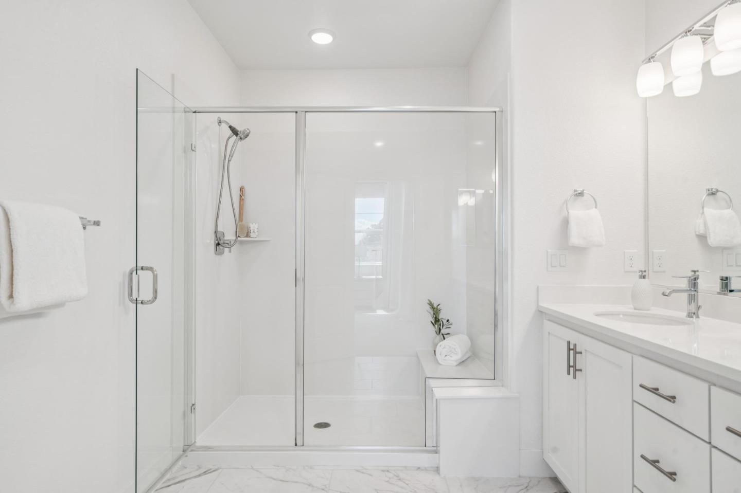 Detail Gallery Image 15 of 29 For 373 Arc Ct, Hayward,  CA 94544 - 2 Beds | 2 Baths