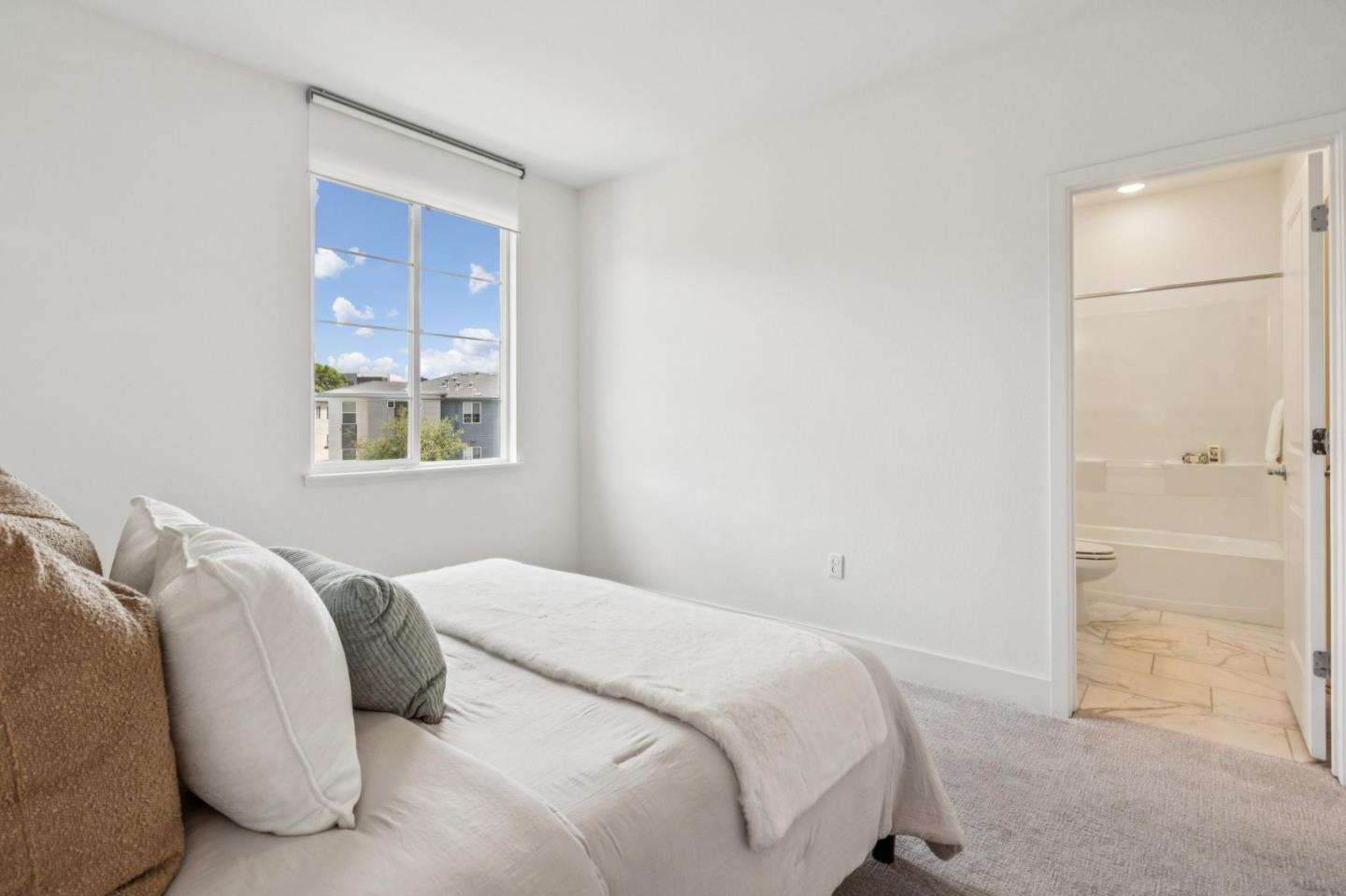 Detail Gallery Image 18 of 29 For 373 Arc Ct, Hayward,  CA 94544 - 2 Beds | 2 Baths