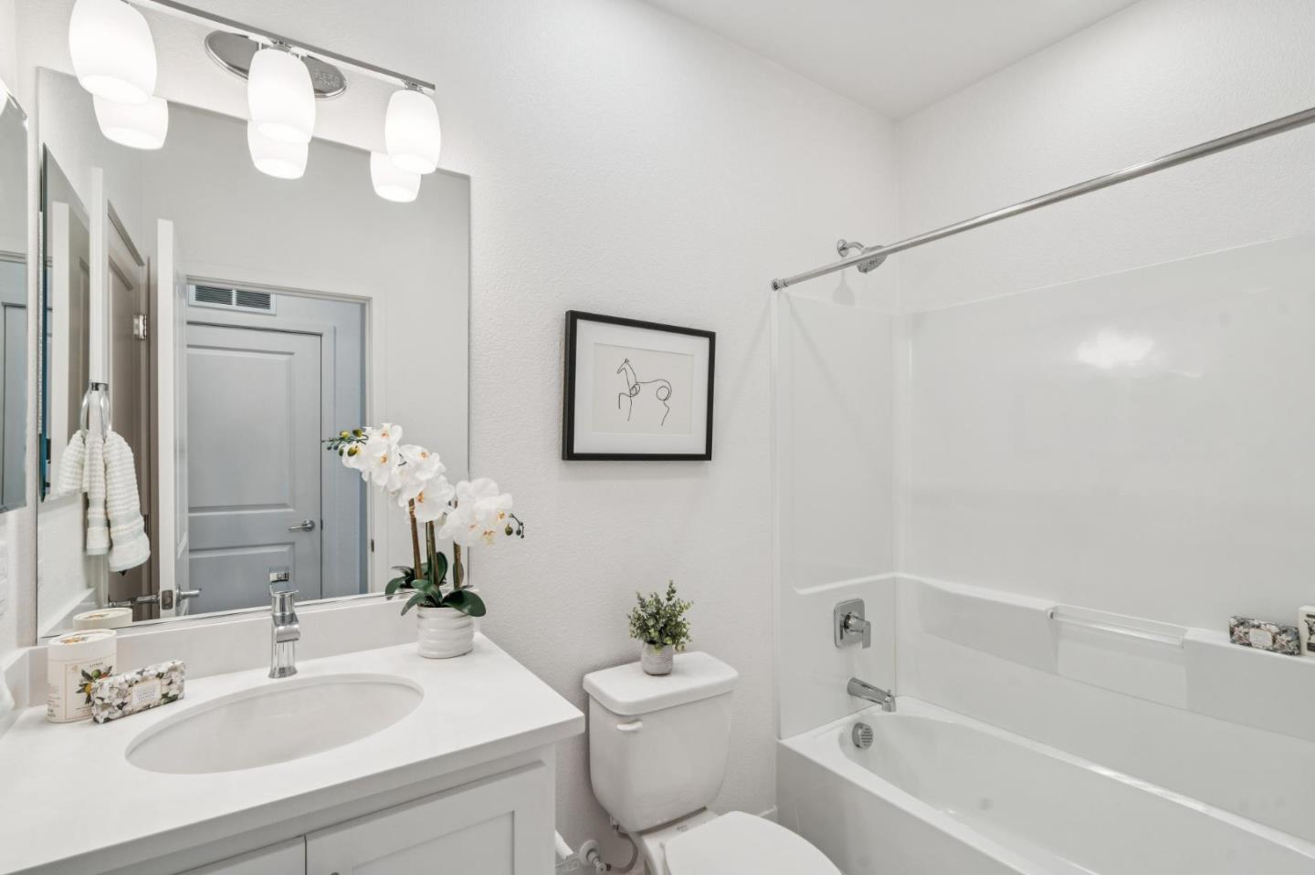 Detail Gallery Image 19 of 29 For 373 Arc Ct, Hayward,  CA 94544 - 2 Beds | 2 Baths