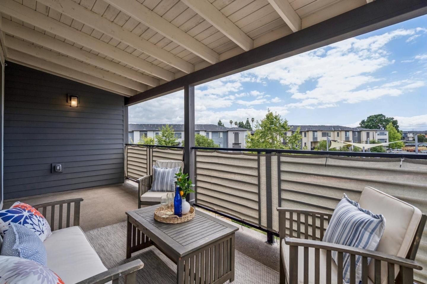 Detail Gallery Image 22 of 29 For 373 Arc Ct, Hayward,  CA 94544 - 2 Beds | 2 Baths