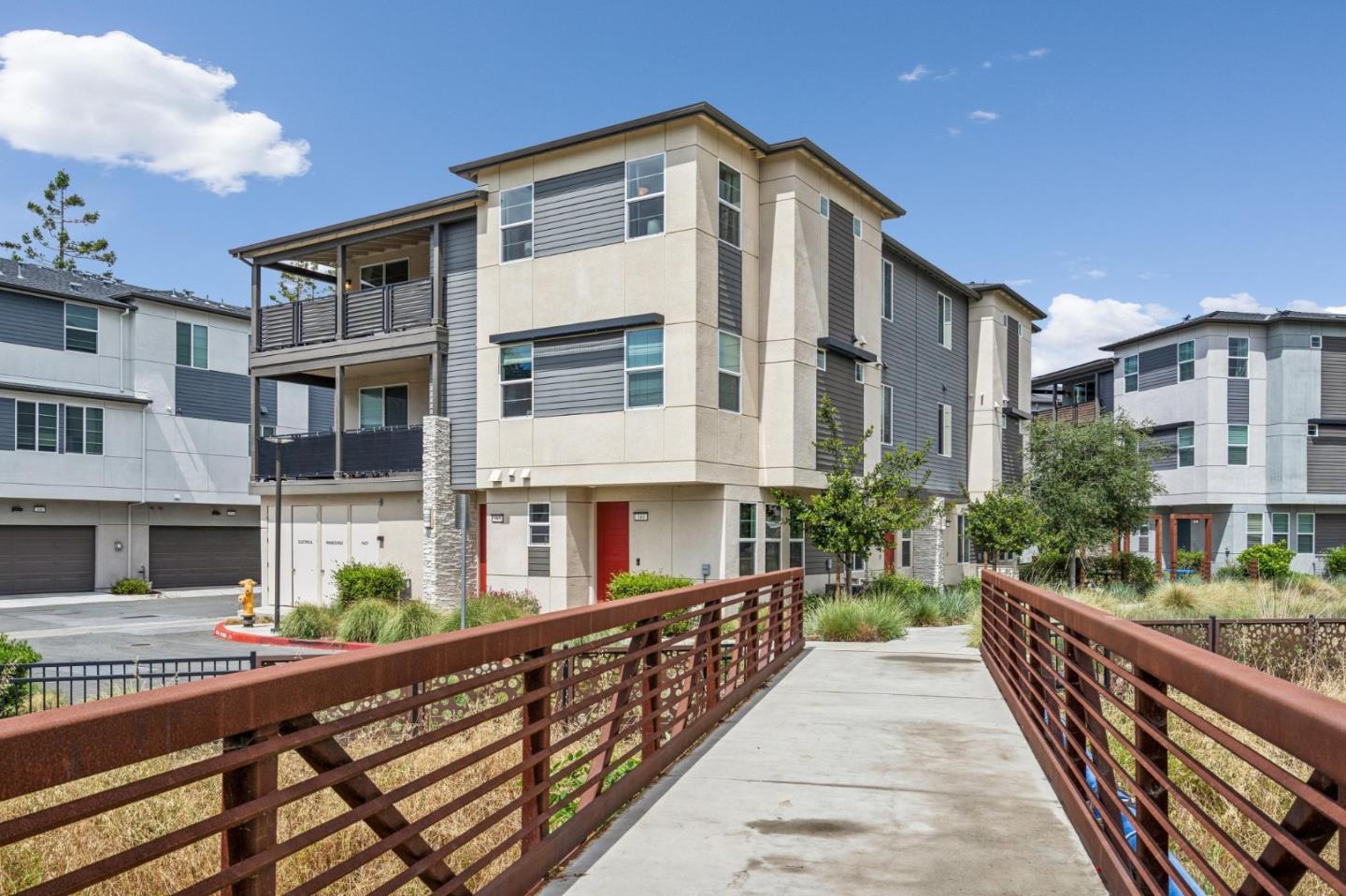 Detail Gallery Image 25 of 29 For 373 Arc Ct, Hayward,  CA 94544 - 2 Beds | 2 Baths