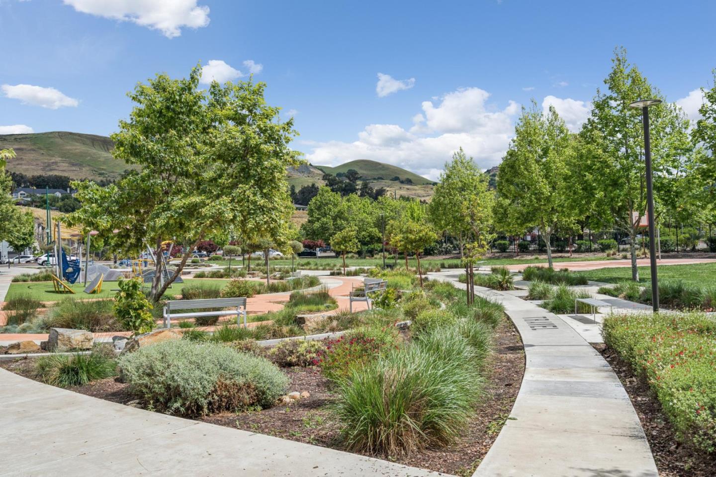 Detail Gallery Image 26 of 29 For 373 Arc Ct, Hayward,  CA 94544 - 2 Beds | 2 Baths