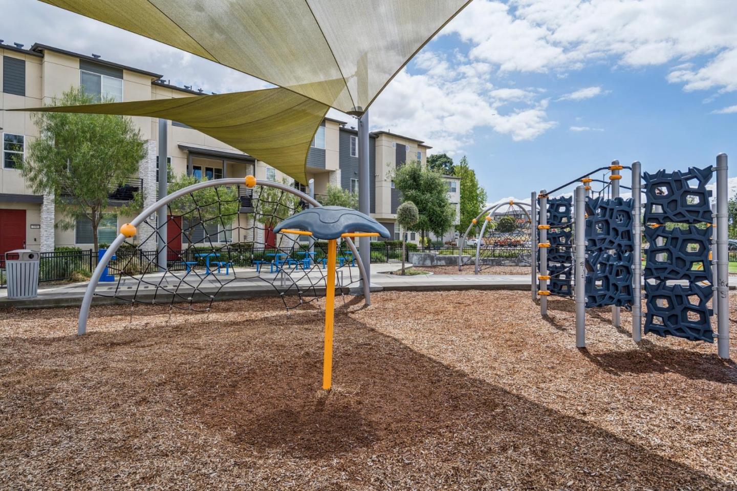 Detail Gallery Image 27 of 29 For 373 Arc Ct, Hayward,  CA 94544 - 2 Beds | 2 Baths