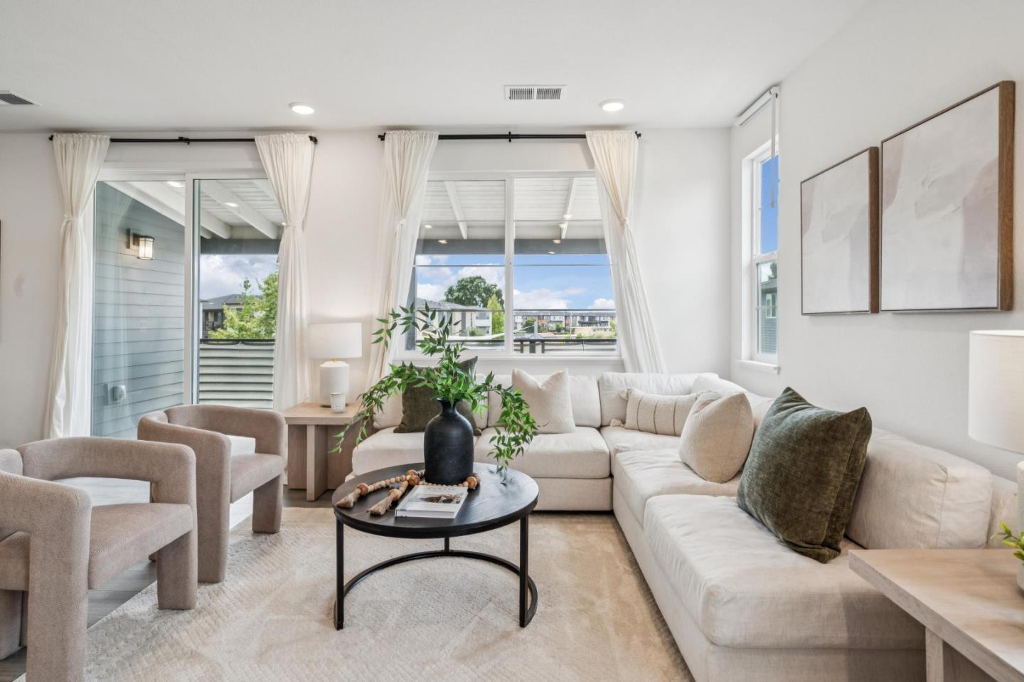 Detail Gallery Image 3 of 29 For 373 Arc Ct, Hayward,  CA 94544 - 2 Beds | 2 Baths