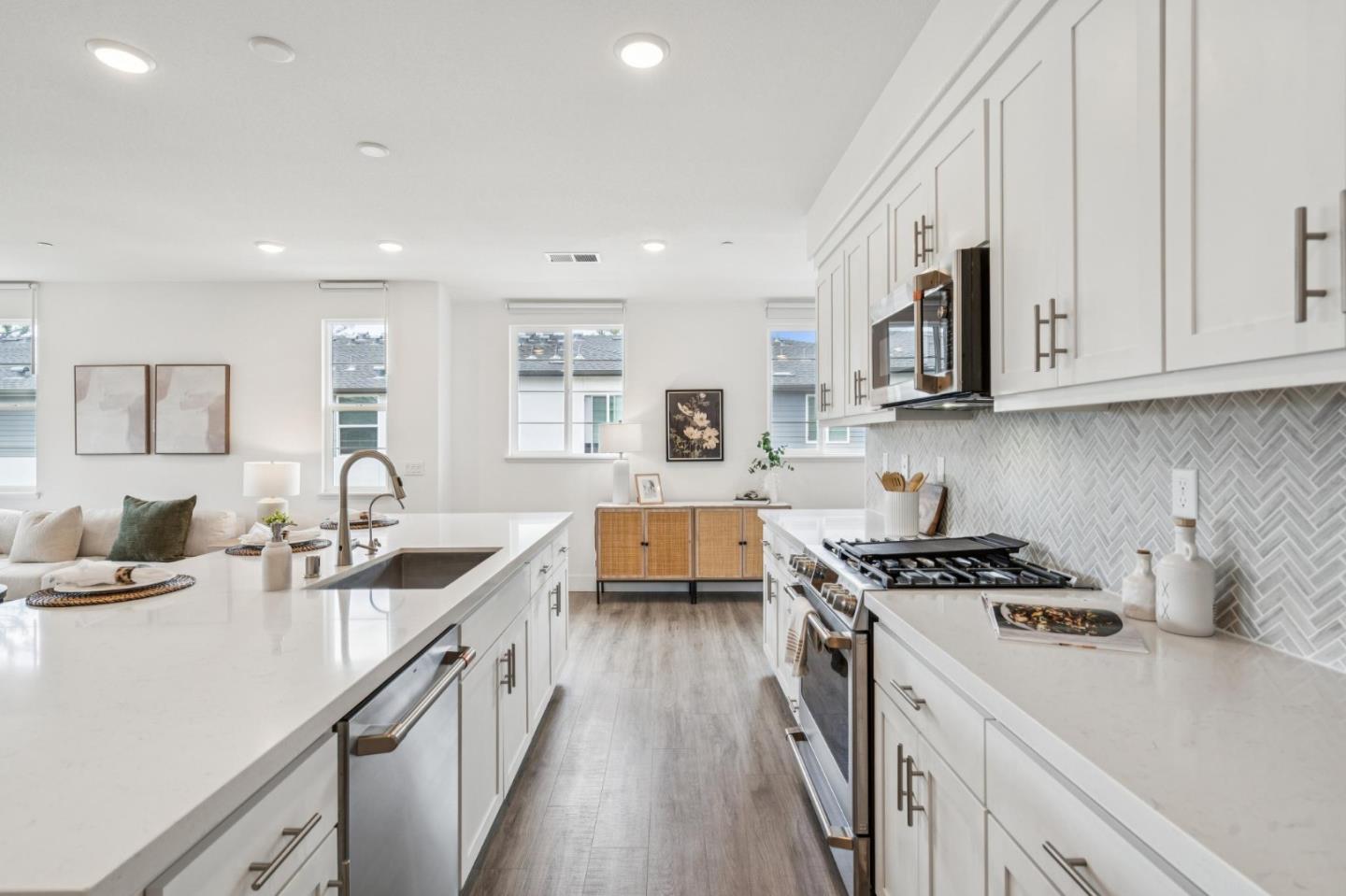 Detail Gallery Image 5 of 29 For 373 Arc Ct, Hayward,  CA 94544 - 2 Beds | 2 Baths