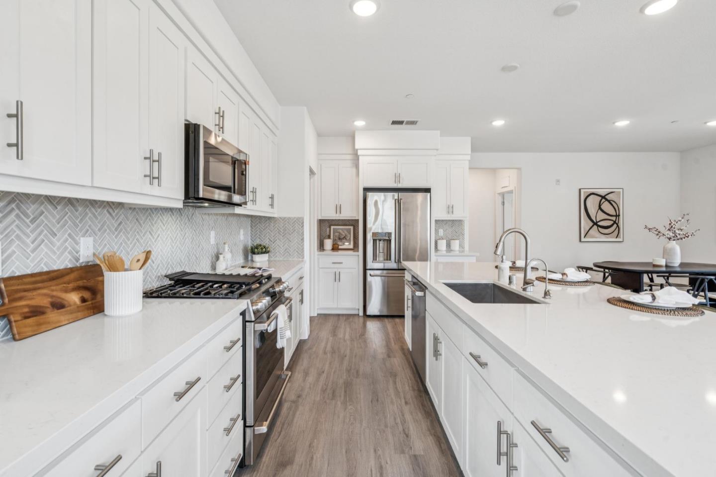 Detail Gallery Image 6 of 29 For 373 Arc Ct, Hayward,  CA 94544 - 2 Beds | 2 Baths