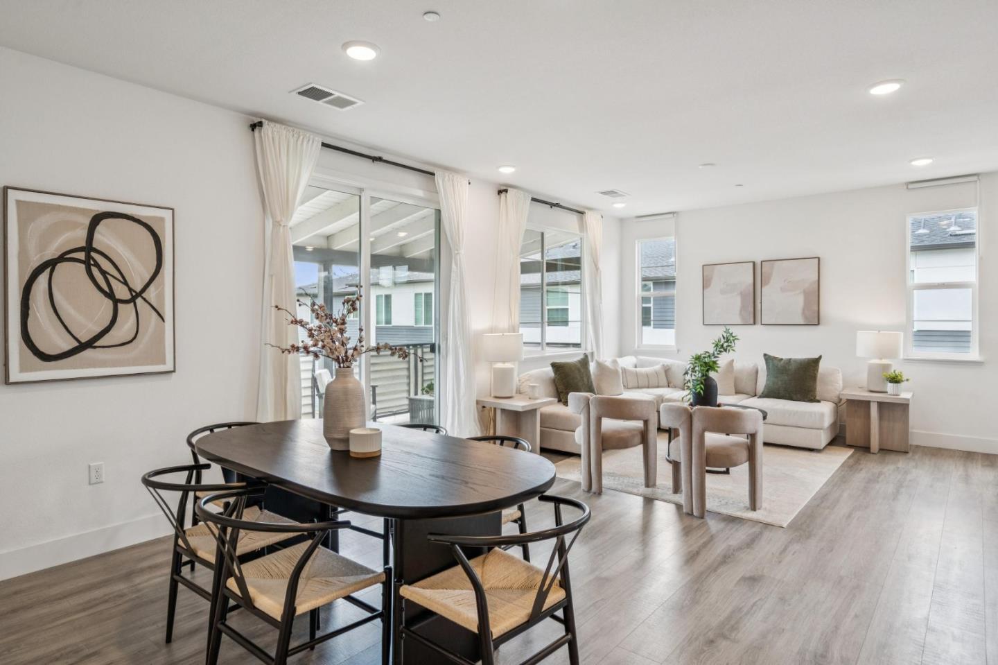 Detail Gallery Image 8 of 29 For 373 Arc Ct, Hayward,  CA 94544 - 2 Beds | 2 Baths